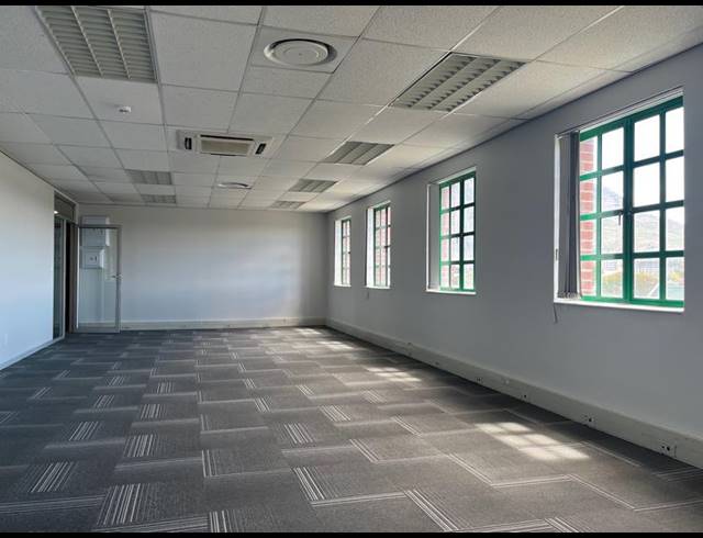 BUSINESS PROPERTY TO RENT IN CLAREMONT